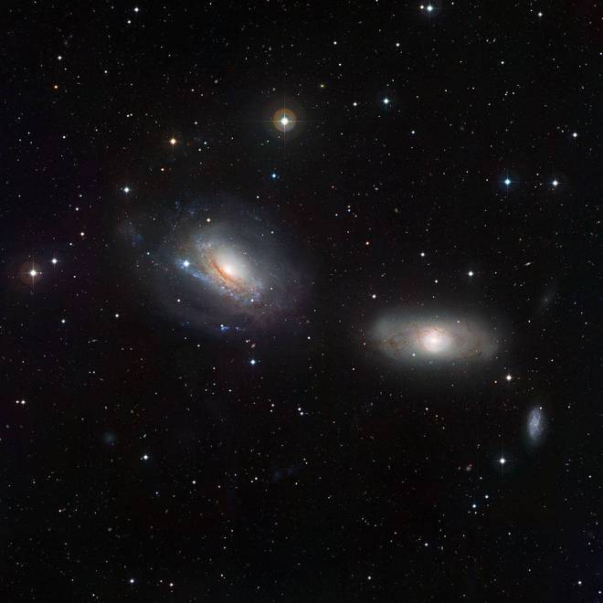 如果两个星系之间相互碰撞那么就会产生非常有趣的结果(图4)