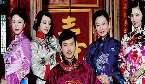 民间俗语：“男怕摸头女怕摸腰”是啥意思？“摸了”会怎样？(图2)