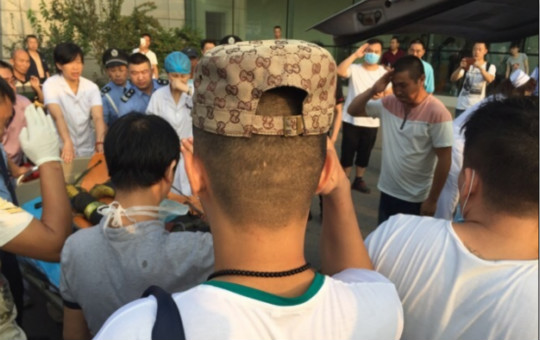 天津大爆炸消防员该不该硬冲(图1)