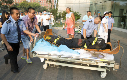 天津大爆炸消防员该不该硬冲(图2)