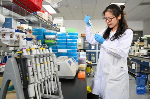 中国科学家实现从二氧化碳到糖的精准全合成(图1)