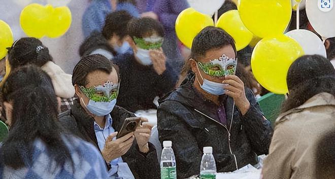 60岁大爷身体不行每晚从妻子档内薅毛妻子哀求：太疼了别薅(图6)