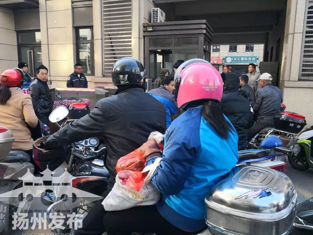 痛心！扬州一小区内惊现男尸死因疑似(图3)