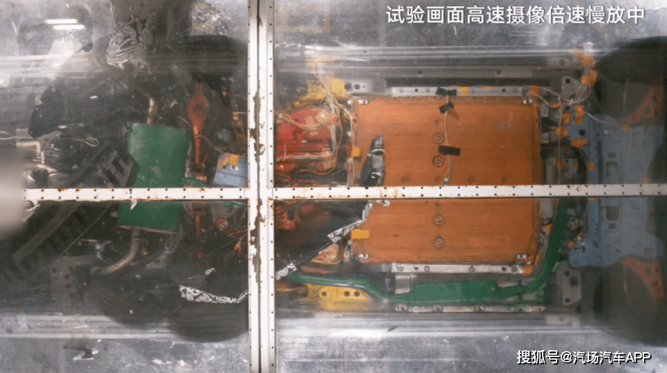三车高速连环碰撞吉利银河L6的电池安全性到底如何？(图6)